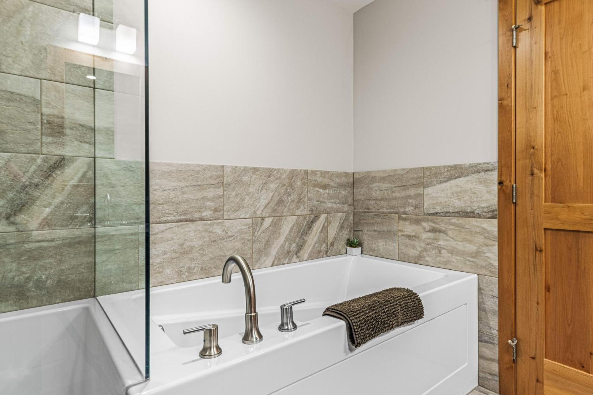 Spring Creek Luxury King One Bedroom At White Spruce Lodge Кенмор Екстер'єр фото